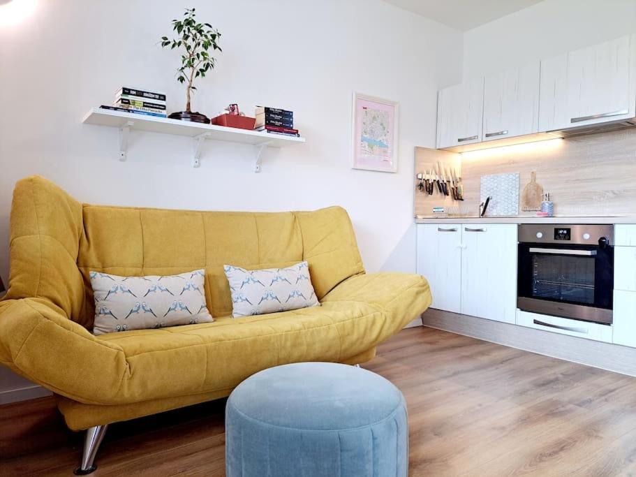 Yellow Sofa Bratislava Eksteriør bilde